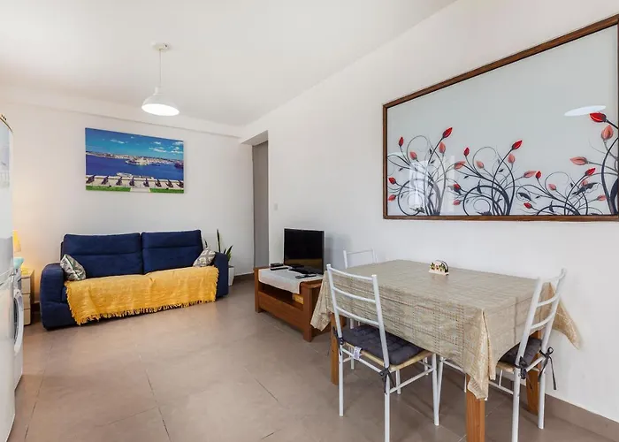 Corner View Apartment